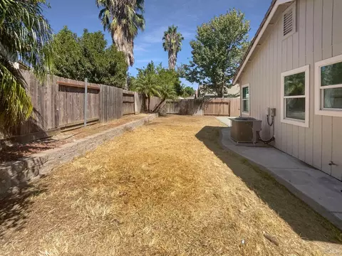 Exterior - 1810 Mistler St, Dixon, CA 95620 photo 9 of 11
