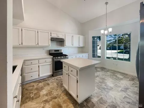 Kitchen - 1810 Mistler St, Dixon, CA 95620 photo 3 of 4