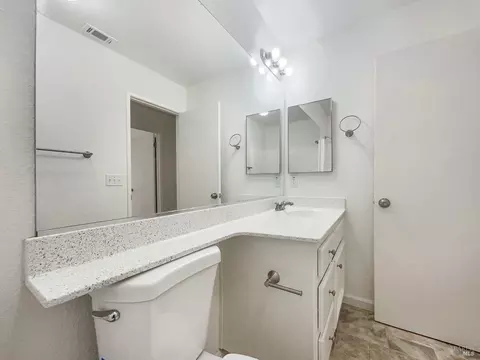 Bath - 1810 Mistler St, Dixon, CA 95620 photo 3 of 5