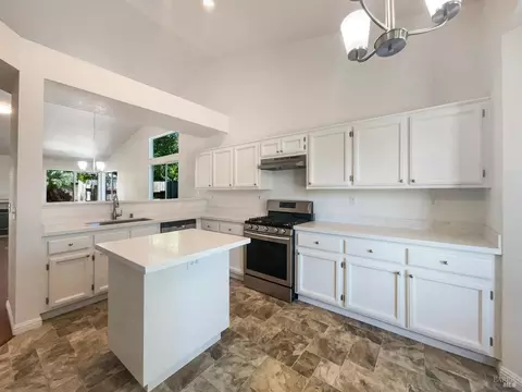 Kitchen - 1810 Mistler St, Dixon, CA 95620 photo 4 of 4