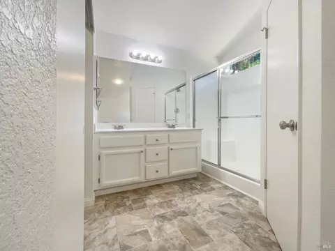Bath - 1810 Mistler St, Dixon, CA 95620 photo 1 of 5