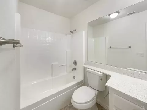 Bath - 1810 Mistler St, Dixon, CA 95620 photo 2 of 5