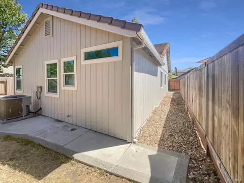 Exterior - 1810 Mistler St, Dixon, CA 95620 photo 7 of 11