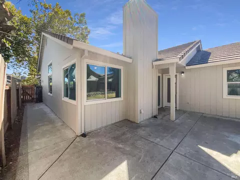 Exterior - 1810 Mistler St, Dixon, CA 95620 photo 10 of 11