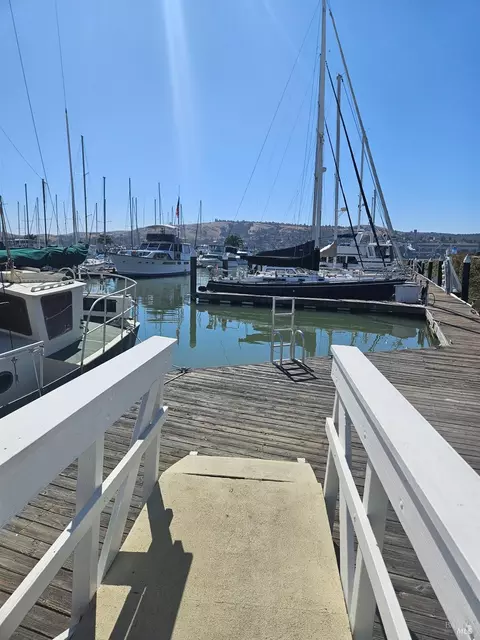 2012 Glen Cove Marina Rd E, Vallejo, CA 94591 photo 4