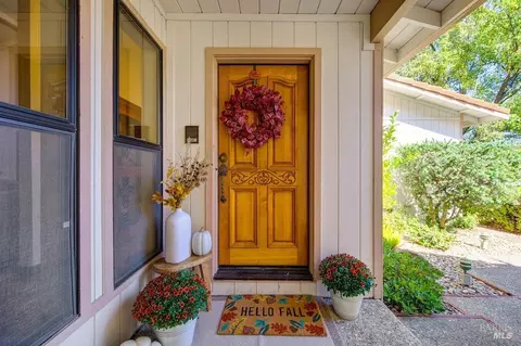 Entry Way - 166 Hillview Dr, Vacaville, CA 95688 photo 1 of 2