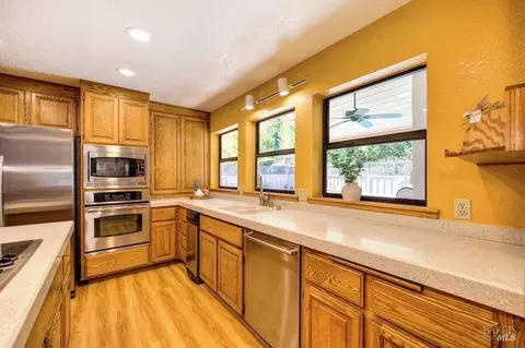 Kitchen - 166 Hillview Dr, Vacaville, CA 95688 photo 3 of 4