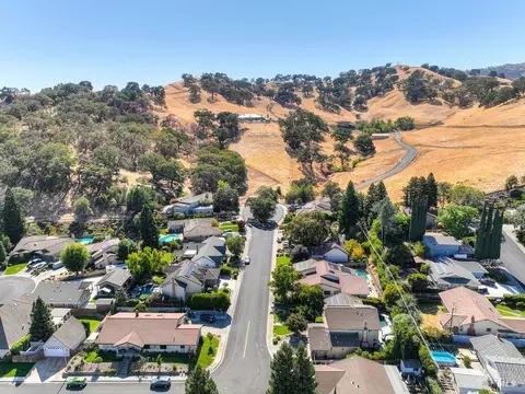 View/Area - 166 Hillview Dr, Vacaville, CA 95688 photo 5 of 6