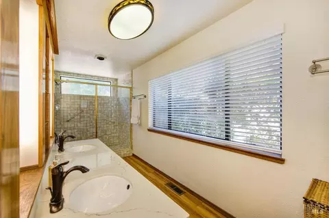 Bath - 166 Hillview Dr, Vacaville, CA 95688 photo 3 of 7