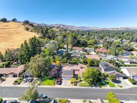 View/Area - 166 Hillview Dr, Vacaville, CA 95688 photo 4 of 6