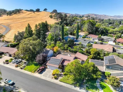 View/Area - 166 Hillview Dr, Vacaville, CA 95688 photo 3 of 6