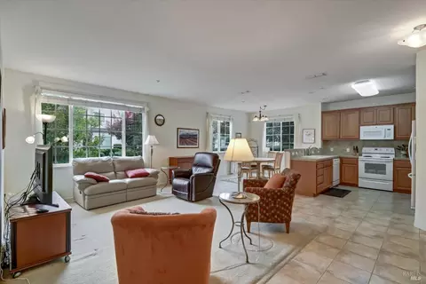 526 Entrada Dr #105, Novato, CA 94949