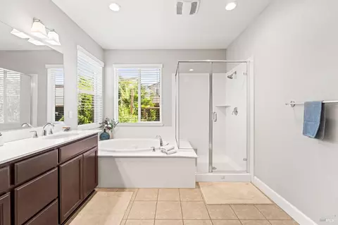 Bath - 3136 Muse Way, Fairfield, CA 94533 photo 4 of 5