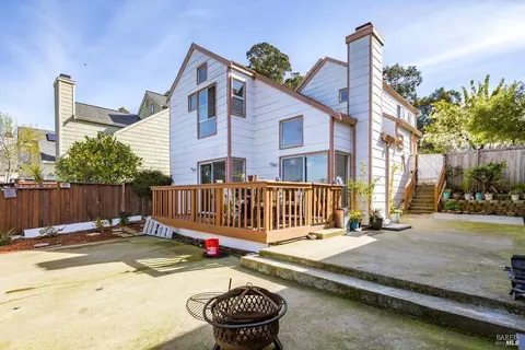 Exterior - 240 Ruby Ln, Vallejo, CA 94590 photo 6 of 10