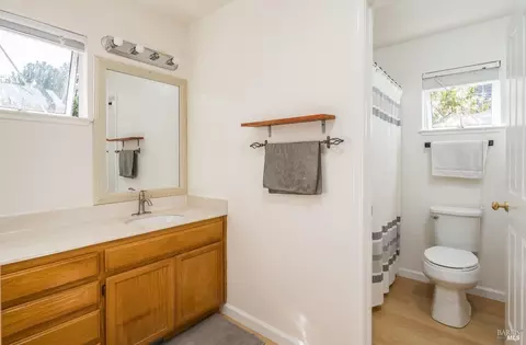 Bath - 240 Ruby Ln, Vallejo, CA 94590 photo 2 of 2