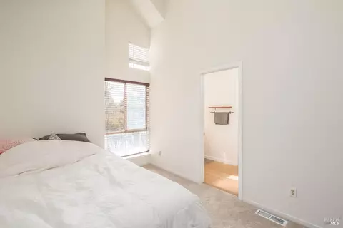 Bedroom - 240 Ruby Ln, Vallejo, CA 94590 photo 4 of 5