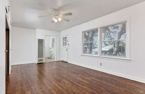 Living - 501 Wallace Ave, Vallejo, CA 94590 photo 2 of 4