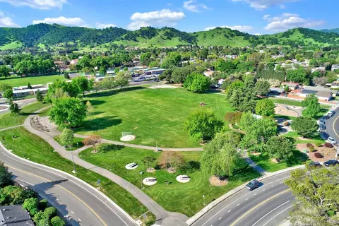 View/Area - 276 Bowline Dr, Vacaville, CA 95687 photo 4 of 7