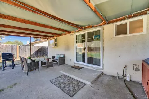 Exterior - 276 Bowline Dr, Vacaville, CA 95687 photo 11 of 12