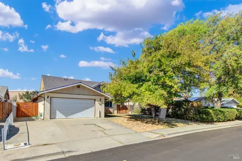 Exterior - 276 Bowline Dr, Vacaville, CA 95687 photo 5 of 12