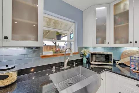 Kitchen - 276 Bowline Dr, Vacaville, CA 95687 photo 7 of 13