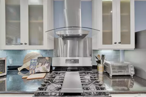 Kitchen - 276 Bowline Dr, Vacaville, CA 95687 photo 9 of 13