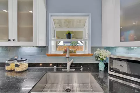 Kitchen - 276 Bowline Dr, Vacaville, CA 95687 photo 6 of 13