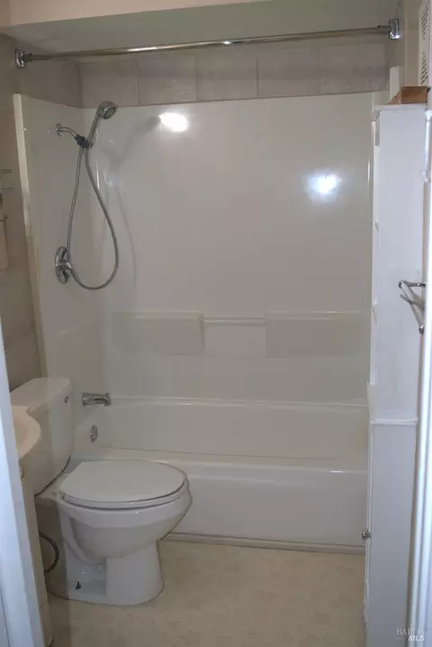 Bath - 2511 Carnation Dr, Fairfield, CA 94533 photo 2 of 4