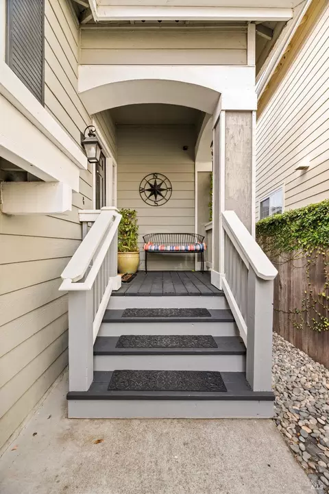 1069 Warren Dr, Petaluma, CA 94952 photo 2