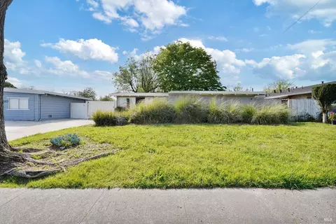 1119 1st St, Fairfield, CA 94533 photo 2