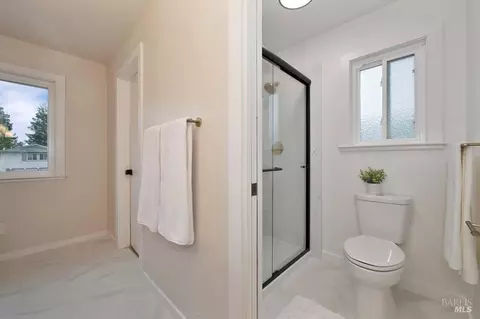 Bath - 150 Wayne Ct, Vacaville, CA 95687 photo 6 of 9