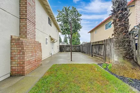 Exterior - 150 Wayne Ct, Vacaville, CA 95687 photo 9 of 21