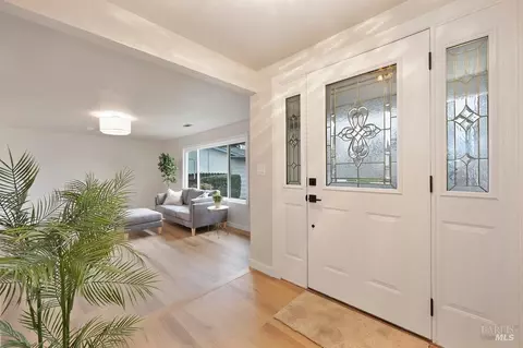 Entry Way - 150 Wayne Ct, Vacaville, CA 95687 photo 2 of 10