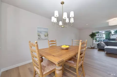 Dining - 150 Wayne Ct, Vacaville, CA 95687 photo 3 of 5