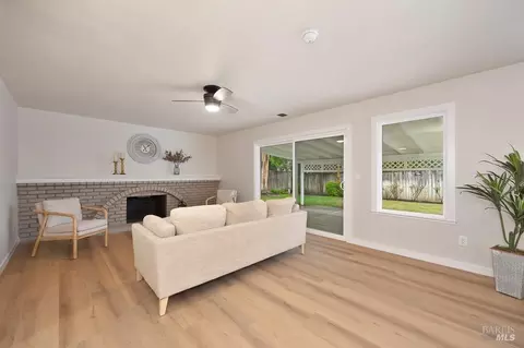 Living - 150 Wayne Ct, Vacaville, CA 95687 photo 8 of 14