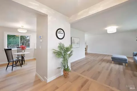 Entry Way - 150 Wayne Ct, Vacaville, CA 95687 photo 3 of 10