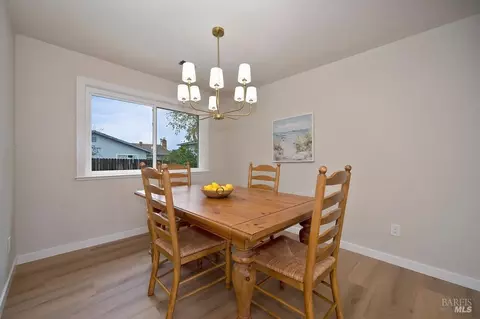Dining - 150 Wayne Ct, Vacaville, CA 95687 photo 2 of 5