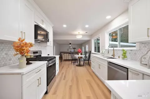 Kitchen - 150 Wayne Ct, Vacaville, CA 95687 photo 1 of 7