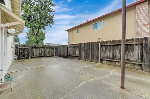 Exterior - 150 Wayne Ct, Vacaville, CA 95687 photo 10 of 21