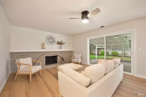 Living - 150 Wayne Ct, Vacaville, CA 95687 photo 12 of 14
