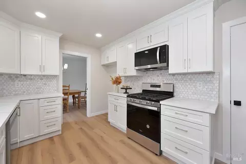 Kitchen - 150 Wayne Ct, Vacaville, CA 95687 photo 5 of 7