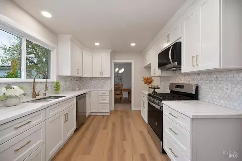 Kitchen - 150 Wayne Ct, Vacaville, CA 95687 photo 6 of 7