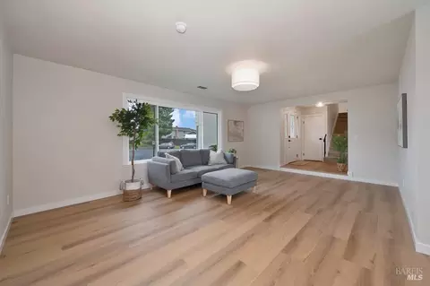 Living - 150 Wayne Ct, Vacaville, CA 95687 photo 6 of 14