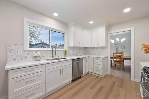 Kitchen - 150 Wayne Ct, Vacaville, CA 95687 photo 4 of 7