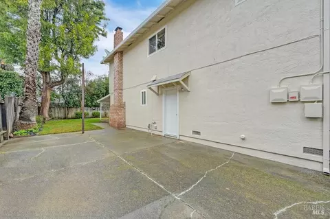 Exterior - 150 Wayne Ct, Vacaville, CA 95687 photo 11 of 21