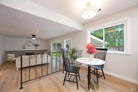 Dining - 150 Wayne Ct, Vacaville, CA 95687 photo 5 of 5