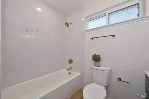 Bath - 150 Wayne Ct, Vacaville, CA 95687 photo 3 of 9