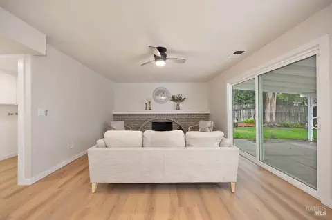 Living - 150 Wayne Ct, Vacaville, CA 95687 photo 9 of 14