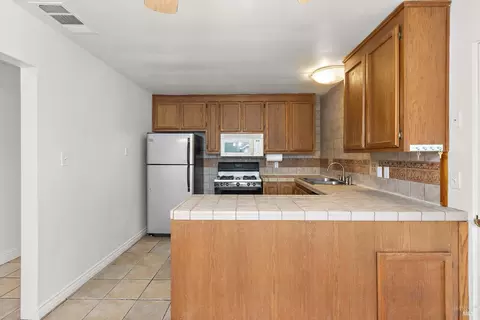 221 Circle Dr, Vacaville, CA 95688 photo 6