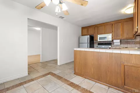 221 Circle Dr, Vacaville, CA 95688 photo 5
